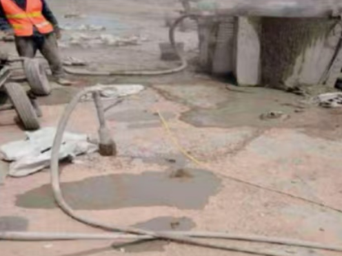 沙坪坝水泥混凝土路面板底注浆技术 路面脱空注浆整治方案