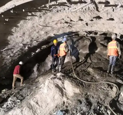 沙坪坝隧道拱顶带模注浆料，微膨胀注浆料的特点及施工工艺